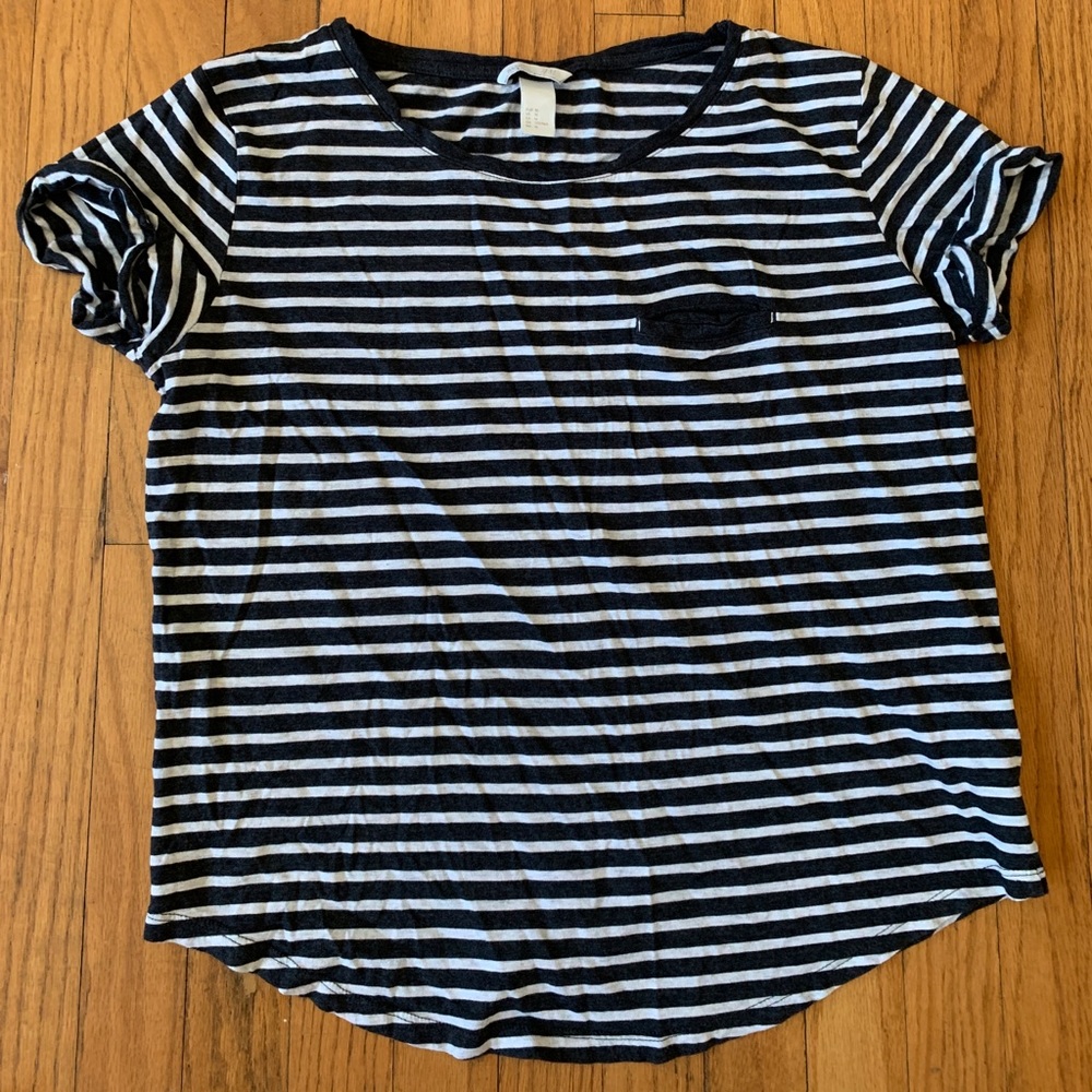 Black and white stripe tee
